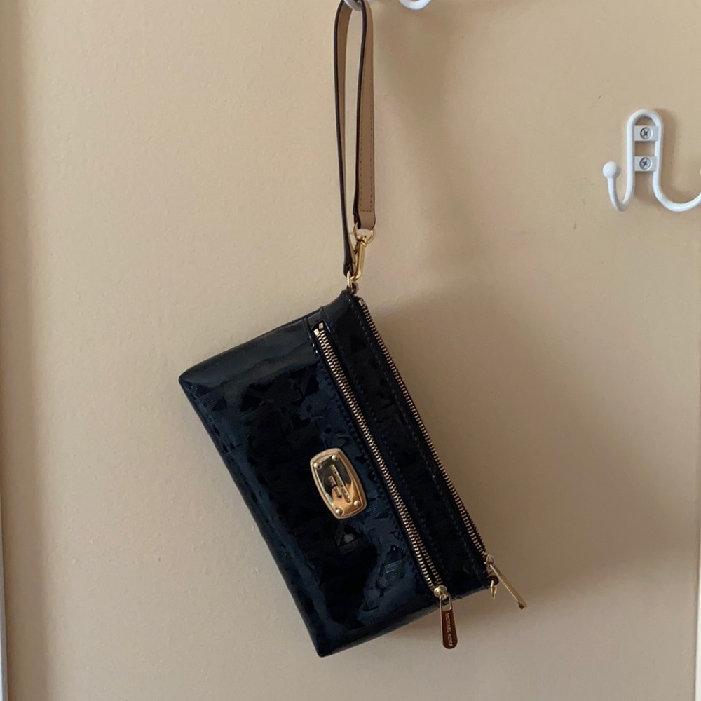 Michael kors wristlet